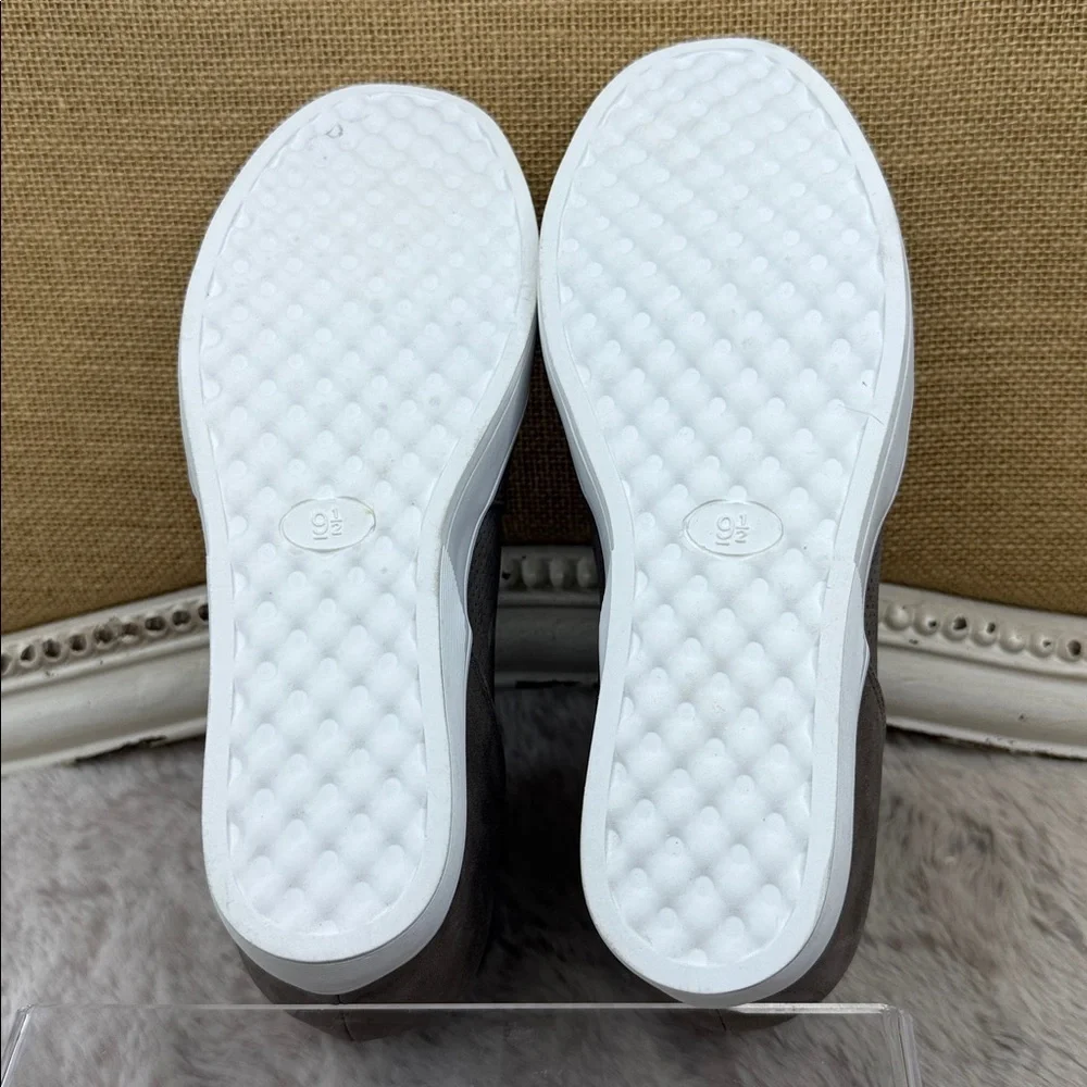 Journee Collection perforated faux